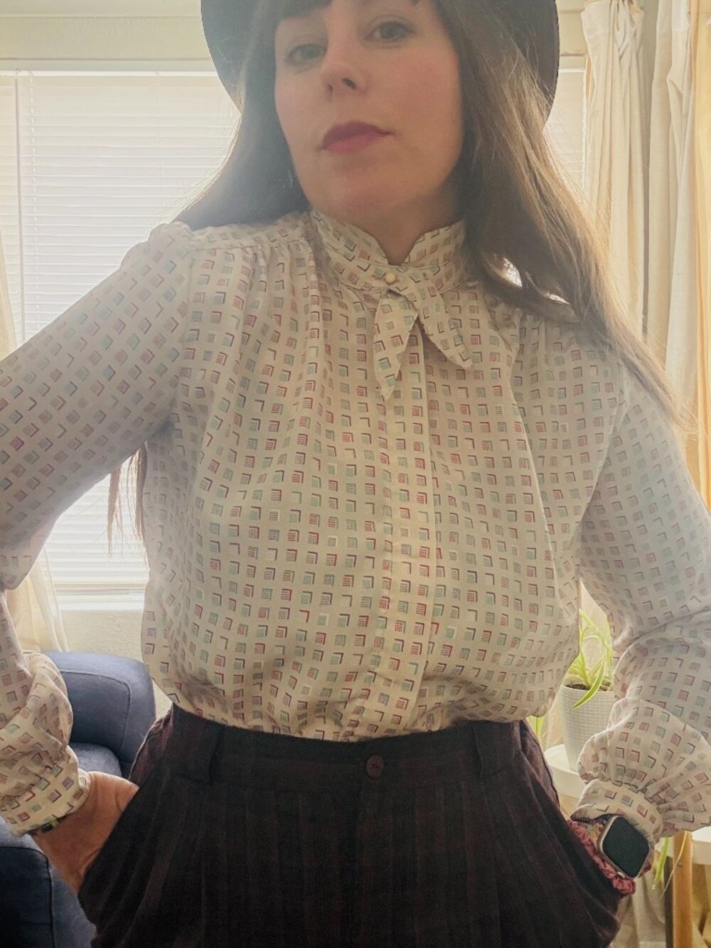 PRICE FIRM 80s Alexandria Square Printed Bow Secretary Blouse | Size S/M